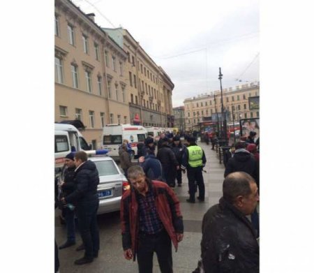 Фото и видео с места взрыва в метро Санкт-Петербурга