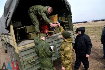 В ДНР резервистам с военным опытом выдадут боевое оружие на хранение (ФОТО)
