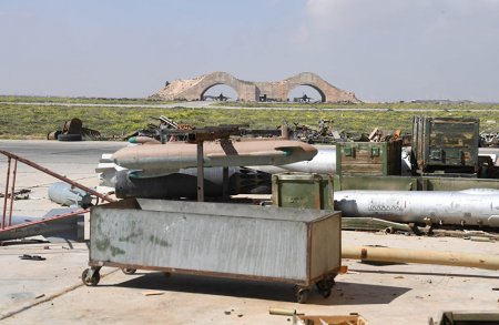 Последствия ракетного удара по авиабазе в Сирии (ФОТО, ВИДЕО)