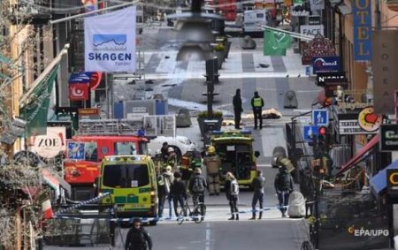 Теракт в Стокгольме: момент атаки попал на видео