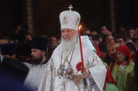 Патриарх Кирилл освятил полуторатонный кулич