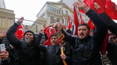 О демократии: в турецком Диярбакыре во время референдума произошла перестрелка