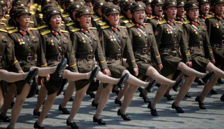 Ударные женские батальоны и МБР для Солнца корейской нации: фоторепортаж парада в КНДР