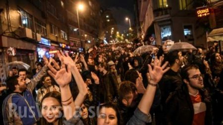Тысячи недовольных результатами референдума вышли на улицы Стамбула