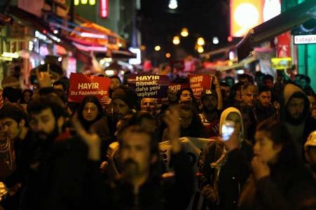 Тысячи турок вышли на акции протеста в Стамбуле