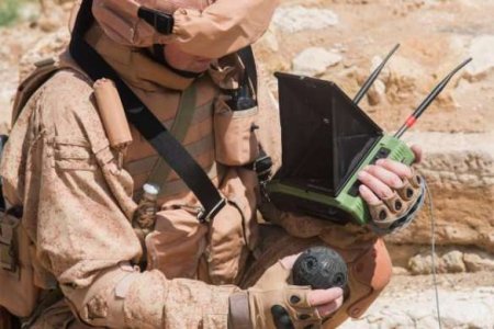 Досмотровое устройство «Сфера» и военный робот «Скарабей» российских саперов в Сирии