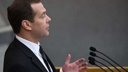 Медведев: от «военной агрессии» США в Сирии выиграет только ИГИЛ
