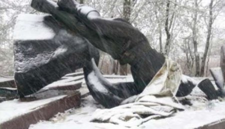 В Днепропетровске вандалы пытались украсть на металлолом памятник с Братской могилы