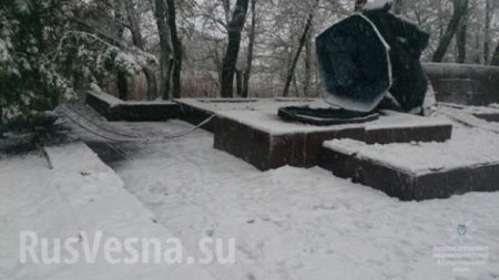 Под Днепром памятник Неизвестному офицеру порезали на металл (ФОТО)