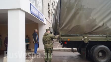 Военнослужащие ДНР передали 16 тысяч систем для переливания крови макеевской больнице (+ФОТО, ВИДЕО)