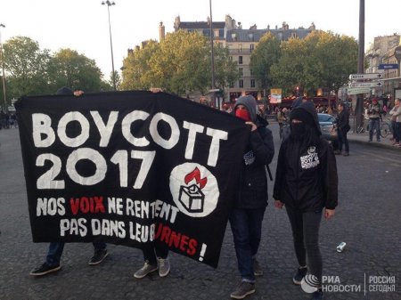 В Париже начался марш протеста — ПРЯМАЯ ТРАНСЛЯЦИЯ — Смотрите и комментируйте с «Русской Весной»