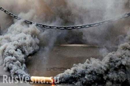 Типичная Украина: у посольства Литвы в Киеве взорвали дымовую шашку