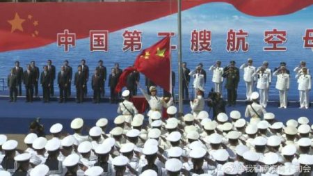 Торжественная церемония спуска на воду второго китайского авианосца