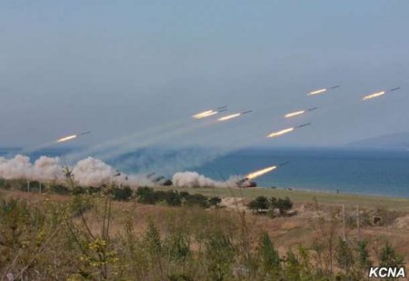 Стрельбы артиллерии Корейской народной армии