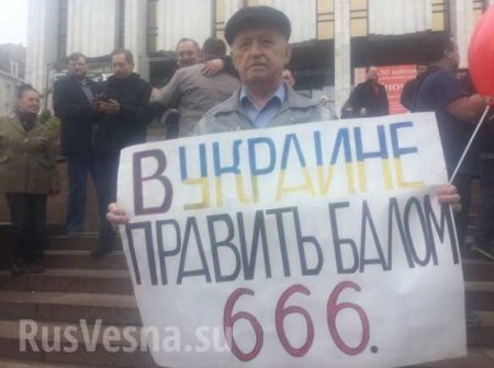 Пусть сильнее грянет буря: по Киеву идет первомайская демонстрация (ФОТО, ВИДЕО)