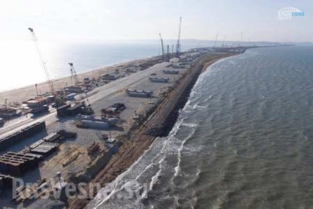 Путь домой: готова половина опор Крымского моста (+ФОТО)