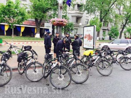 Ситуация в Киеве накаляется: скоро начнется «Бессмертный полк», неонацисты заблокированы в своем офисе (ФОТО, ПРЯМАЯ ТРАНСЛЯЦИЯ)