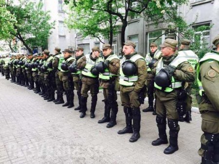 Ситуация в Киеве накаляется: скоро начнется «Бессмертный полк», неонацисты заблокированы в своем офисе (ФОТО, ПРЯМАЯ ТРАНСЛЯЦИЯ)