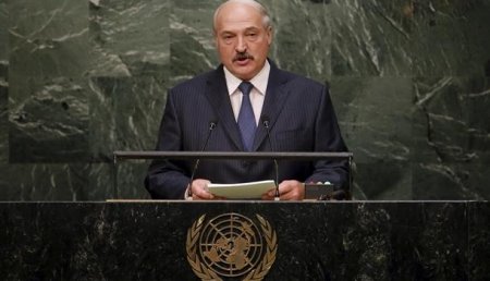 Лукашенко заявил, что в Белоруссии не позволят переписывать историю ВОВ