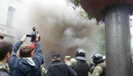 Боевики ОУН окружили отделение полиции в Киеве