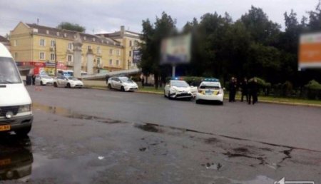 Один гнался, второй догонял, а третий — просто так: в Кривом Роге столкнулись сразу три патрульных машины украинской полиции