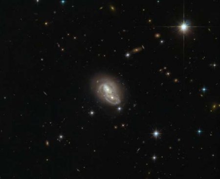Телескоп Hubble зафиксировал необычное поведение галактик (ФОТО)