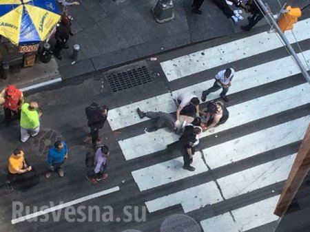 МОЛНИЯ: В Нью-Йорке автомобиль на полной скорости врезался в толпу, есть жертвы (+ВИДЕО, ФОТО)