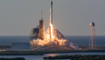 SpaceX планирует в конце 2017 года начать предоставление услуги похорон в космосе