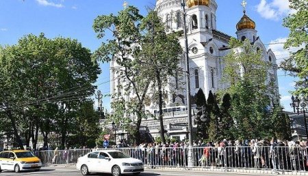 Источник: мощам Николая Чудотворца в Москве поклонились 25 000 человек