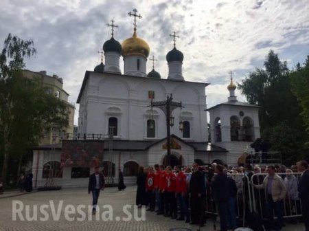 Путин назвал русскую церковь частью российской государственности и подарил древнюю икону храму (ФОТО, ВИДЕО)