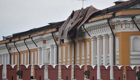 Ураганом снесена часть кровли Сенатского дворца в Кремле