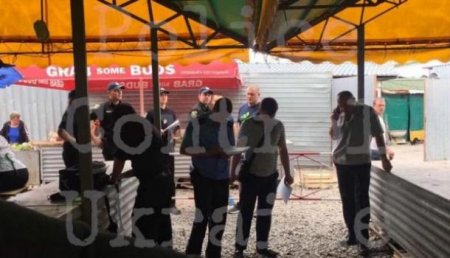 В Харькове полицейский-спецназовец устроил стрельбу на рынке, поссорившись с продавцом клубники