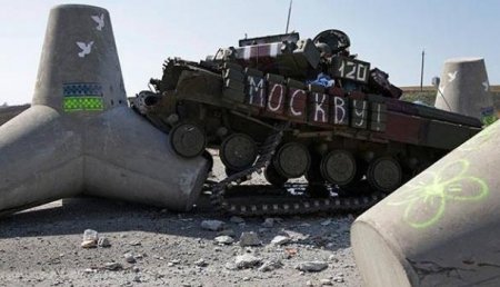 Узрите мощь украинской армии: Польские полицейские разбираются почему украинские танки бесконтрольно катались по Польше