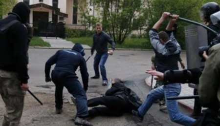 Под горсоветом Тернополя массовый пикет перерос в грандиозную потасовку