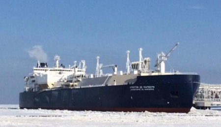 Арктический танкер назвали в честь погибшего в Москве главы компании Total