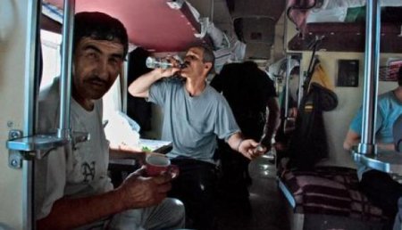 Отвлечься от ужасов дороги: В «Украинских железных дорогах» обнародовали правила безопасного секса в поезде