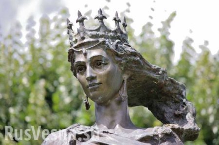 Перетягивание княжны: Anne de Russie, королева Украины?