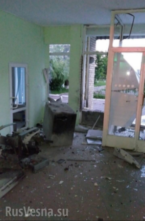 Типичная Украина: На Львовщине в районной больнице взорвали банкомат (ФОТО)