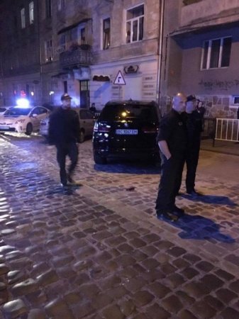 В центре Львова водитель BMW отстреливался от пьяных подростков