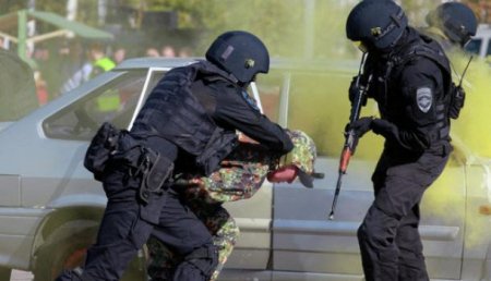 Распылившему газ в лицо бойца ОМОНа в Москве продлили задержание