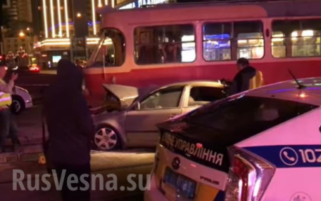 Нардеп, выносивший Яценюка из-за трибуны, врезался в трамвай (ФОТО, ВИДЕО)