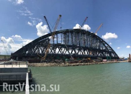 Завершена сборка железнодорожной арки Крымского моста (ФОТО)