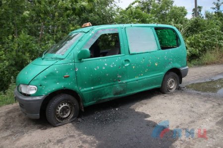 ВСУ обстреляли блокпост ЛНР, уничтожен автомобиль военнослужащего (ФОТО)