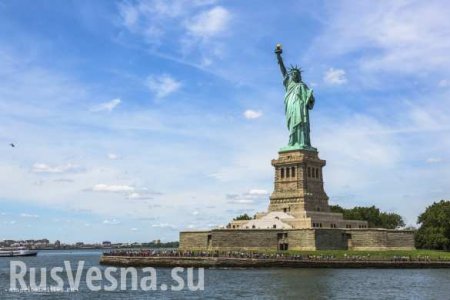 Российский бизнесмен испортил американцам вид на статую Свободы (ФОТО)