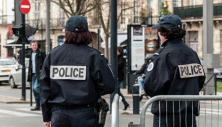 СМИ: под Парижем, угрожая ножом, изнасиловали женщину-полицейскую