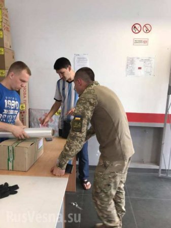 «Шлют ящиками», — украинские военные отправляют домой то, что привозят «волонтеры» (ФОТО)