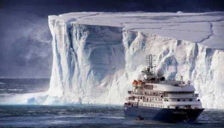 От Антарктиды откололся гигантский айсберг. NASA опубликовала видео