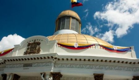 Вице-спикер парламента Венесуэлы сообщил о снятии осады со здания