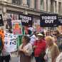 Тысячи людей вышли на улицы Лондона, требуя отставки правительства (ФОТО, ВИДЕО)