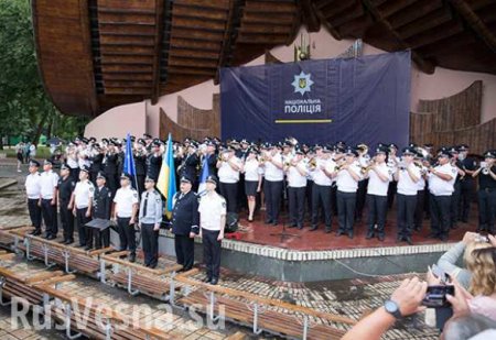 Перемога: оркестр полиции Украины установил рекорд по исполнению гимна ЕС (ВИДЕО)